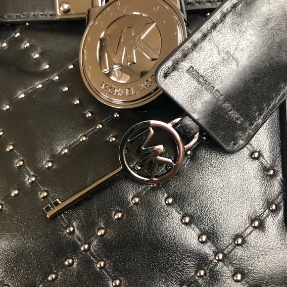 Michael Kors Handbags - Michael Kors Leather Purse